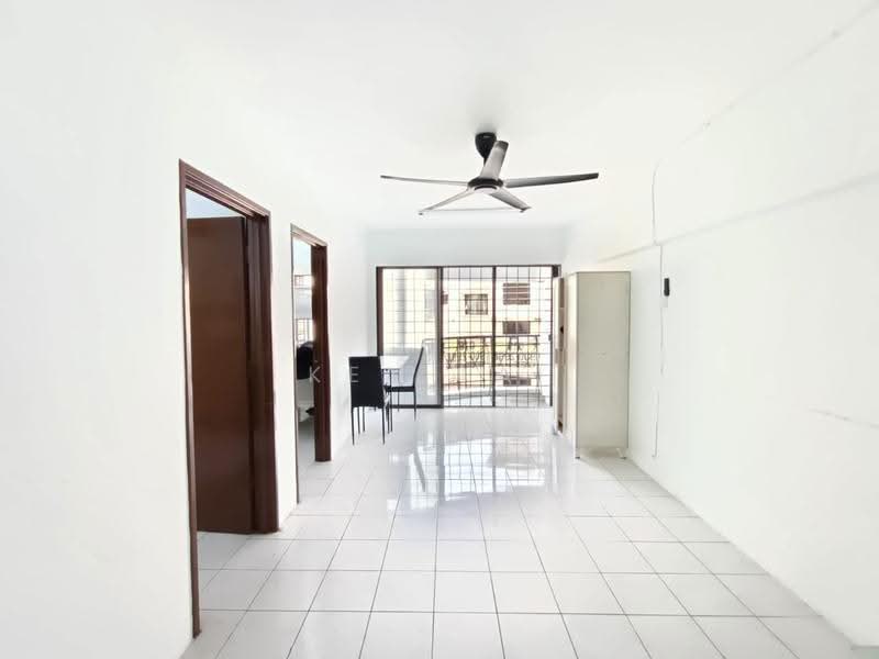 Pangsapuri untuk Disewa di Pangsapuri Perdana - Ken Lai - Living Room - PropertyGuru.com.my