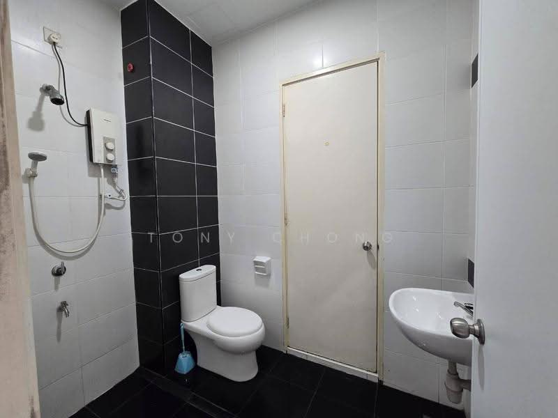 Rumah Kluster untuk Dijual di Setia Tropika (Johor Bahru) - Tony Chong - Bathroom - PropertyGuru.com.my