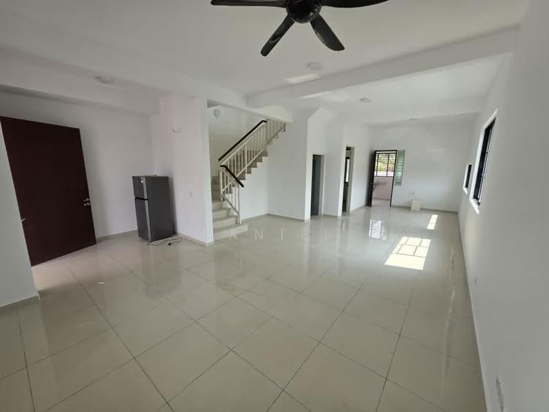 2-storey Terraced House for Sale in Taman Desa Tebrau (Tebrau) - Daniel Yong - Living Room - PropertyGuru.com.my