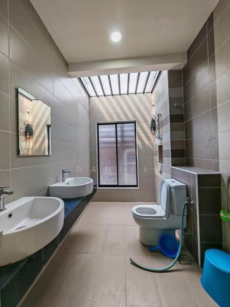 2-storey Terraced House for Sale in Taman Desa Tebrau (Tebrau) - Daniel Yong - Bathroom - PropertyGuru.com.my