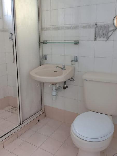 Rumah Teres 2-Tingkat untuk Disewa di Bandar Sri Damansara (Selangor) - Vicky . - Bathroom - PropertyGuru.com.my