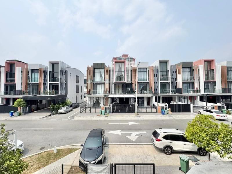 3-storey Terraced House for Sale in Taman Puchong Legenda (Puchong) - Fazri . - Exterior - PropertyGuru.com.my