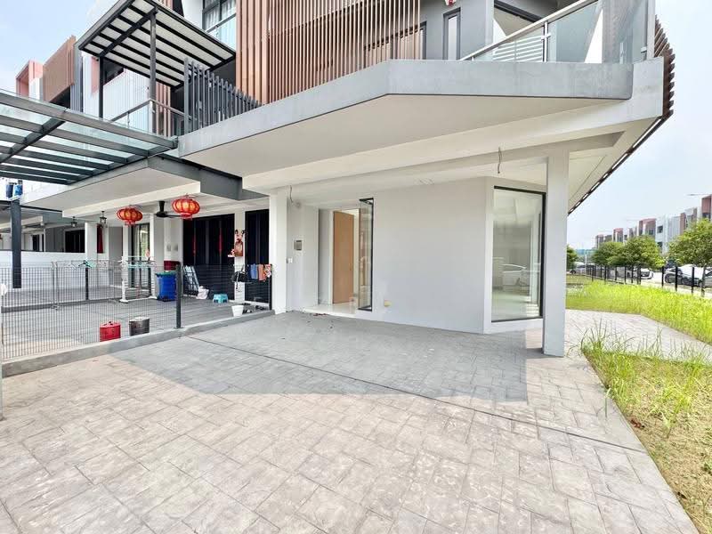 3-storey Terraced House for Sale in Taman Puchong Legenda (Puchong) - Fazri . - Exterior - PropertyGuru.com.my