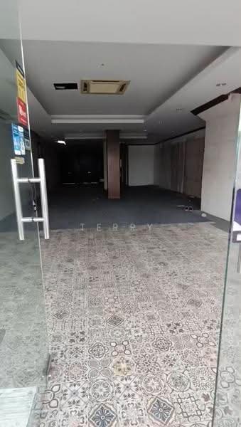 Shop / Office for Rent in Petaling Jaya (Selangor) - Terry Yee - Entrance - PropertyGuru.com.my