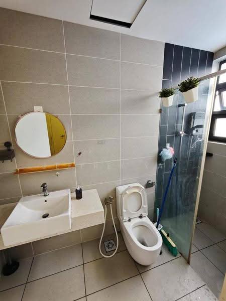 Kediaman Servis untuk Dijual di The Cruise Residence - Jeffrey Yap - Bathroom - PropertyGuru.com.my
