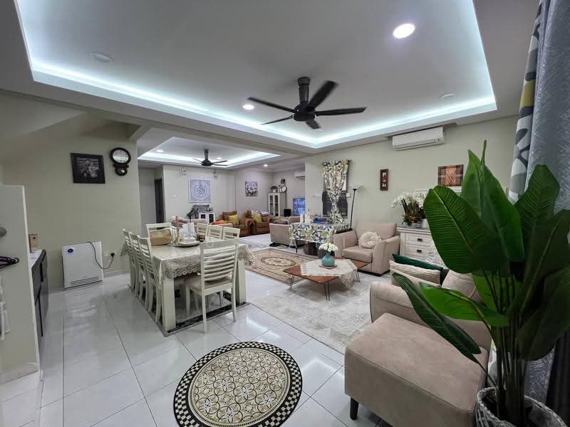 Rumah Teres 2-Tingkat untuk Dijual di Taman Prima Saujana (Kajang) - Uswani Mazuwan - Living Room - PropertyGuru.com.my