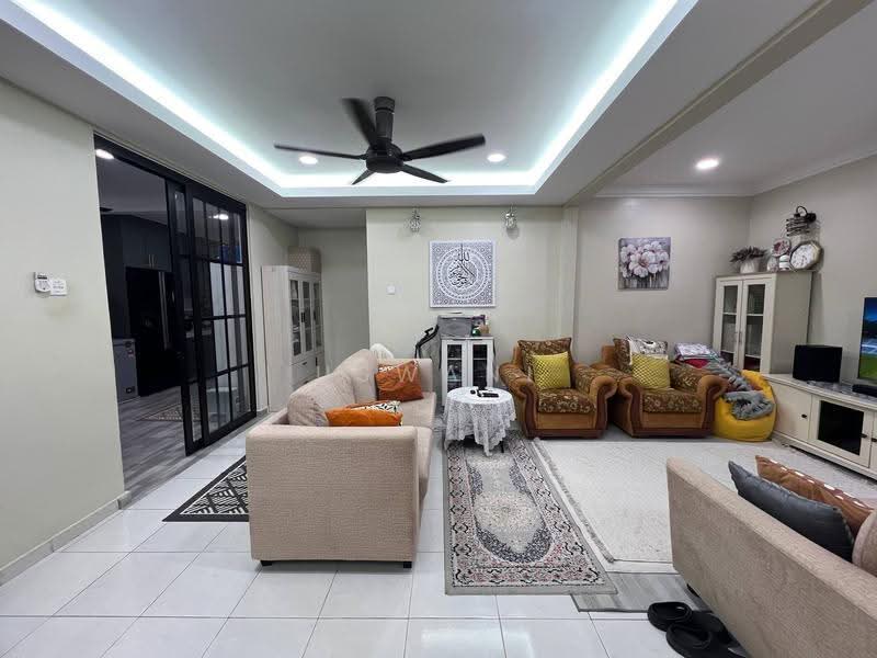 Rumah Teres 2-Tingkat untuk Dijual di Taman Prima Saujana (Kajang) - Uswani Mazuwan - Living Room - PropertyGuru.com.my