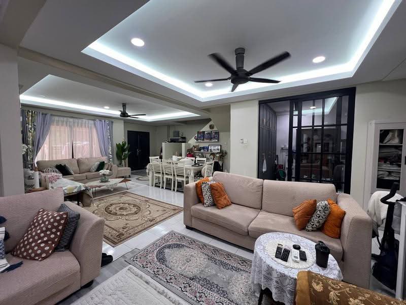 Rumah Teres 2-Tingkat untuk Dijual di Taman Prima Saujana (Kajang) - Uswani Mazuwan - Living Room - PropertyGuru.com.my
