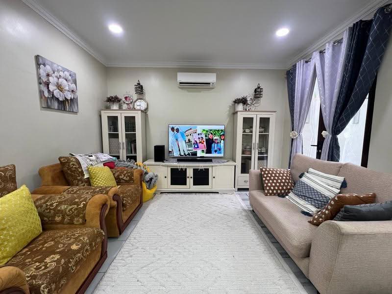 Rumah Teres 2-Tingkat untuk Dijual di Taman Prima Saujana (Kajang) - Uswani Mazuwan - Living Room - PropertyGuru.com.my