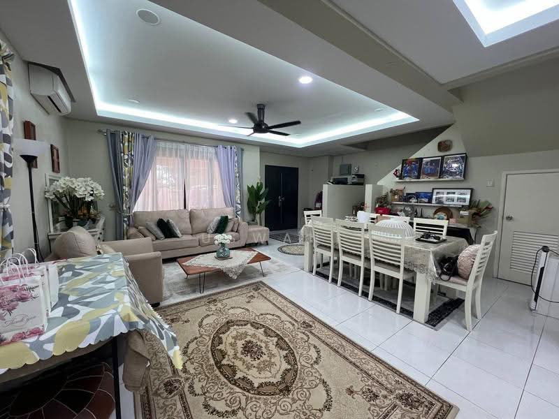 Rumah Teres 2-Tingkat untuk Dijual di Taman Prima Saujana (Kajang) - Uswani Mazuwan - Living Room - PropertyGuru.com.my