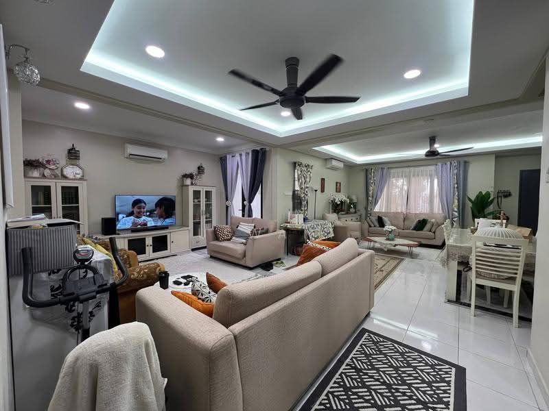 Rumah Teres 2-Tingkat untuk Dijual di Taman Prima Saujana (Kajang) - Uswani Mazuwan - Living Room - PropertyGuru.com.my
