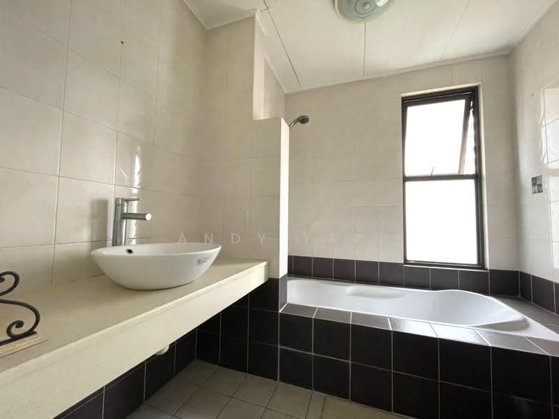Kondominium untuk Dijual di Casa Kiara - Andy Yap - Bathroom - PropertyGuru.com.my