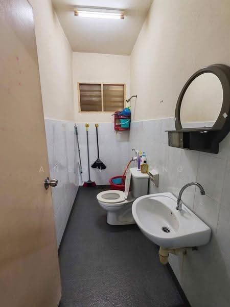 Apartment for Sale at Sri Awana Townhouse - Anson Hiong - Bathroom - PropertyGuru.com.my