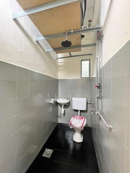 Rumah Flat untuk Dijual di Perumahan Rakyat Lima Kedai - Melinda Ee - Bathroom - PropertyGuru.com.my