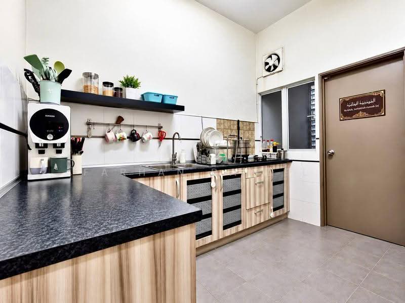 Rumah Teres 2-Tingkat untuk Dijual di Shah Alam (Selangor) - Farhan Rafael - Kitchen - PropertyGuru.com.my