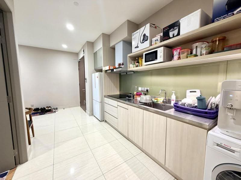 Service Residence for Sale at Serviced Residence @ Shaftsbury Putrajaya - Aniq Azmi - Kitchen - PropertyGuru.com.my