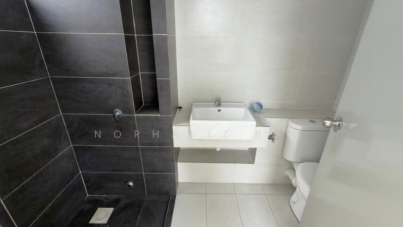 Rumah Berkembar untuk Dijual di Puncak Alam (Selangor) - Norhafiz Bin Mohd Nor - Bathroom - PropertyGuru.com.my