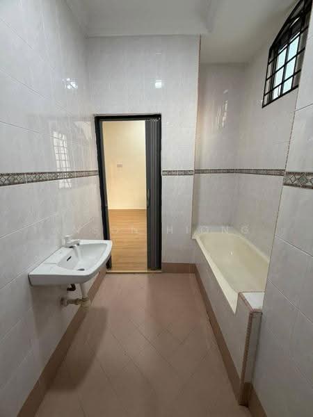 Rumah Teres 2-Tingkat untuk Dijual di Taman Pulai Utama (Skudai) - Anson Hiong - Bathroom - PropertyGuru.com.my