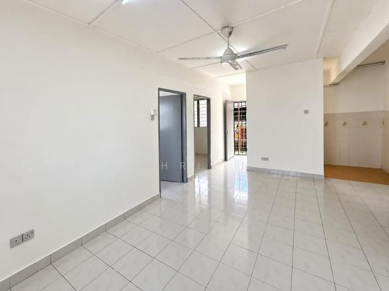 Rumah Flat untuk Disewa di Gugusan Siantan - Dr Shahril Nizam - Living Room - PropertyGuru.com.my