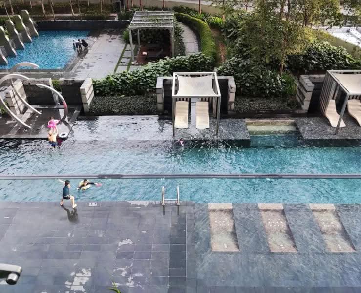 Kediaman Servis untuk Dijual di Vogue Suites One - Fifi Natasya - Pool - PropertyGuru.com.my