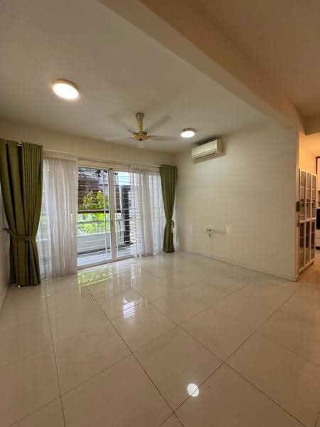 Rumah Bandar untuk Disewa di Petaling Jaya (Selangor) - Frederick Tan - Living Room - PropertyGuru.com.my