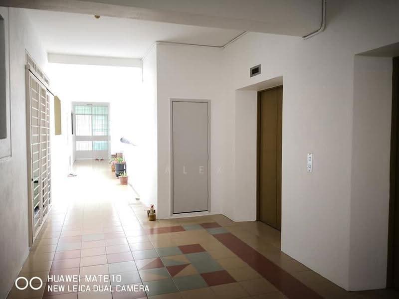Pangsapuri untuk Dijual di University Place (Plaza Ivory) - Alex Ho - Corridor - PropertyGuru.com.my