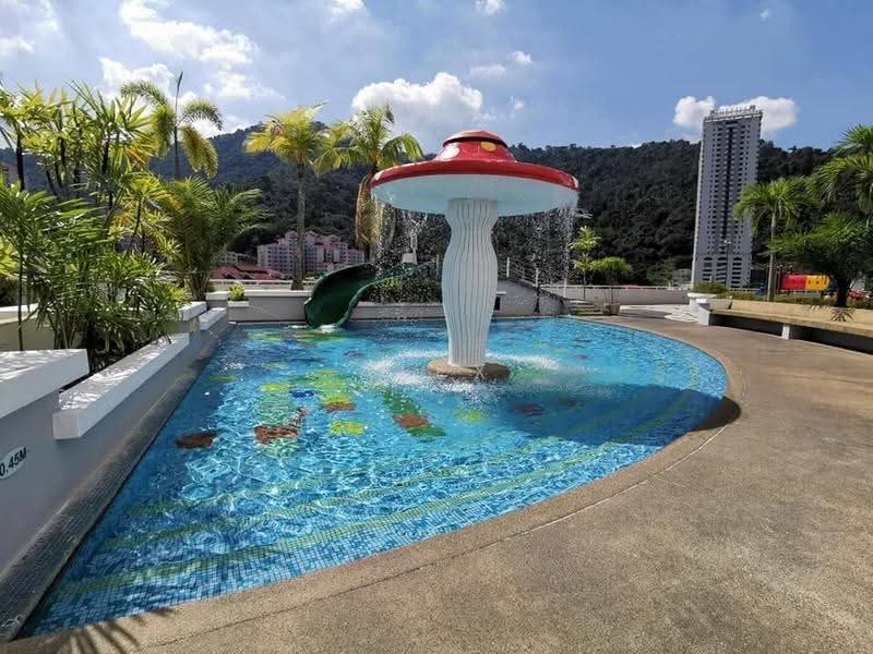 Pangsapuri untuk Dijual di University Place (Plaza Ivory) - Alex Ho - Pool - PropertyGuru.com.my