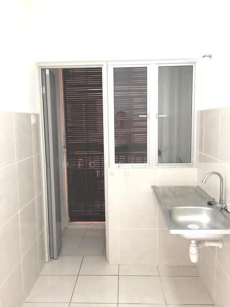Kondominium untuk Dijual di Sky Awani Residensi 1 - Michelle Tan - Kitchen - PropertyGuru.com.my