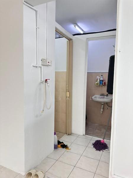 Pangsapuri untuk Dijual di Halaman Kenanga - Cy Issac Lee - Bathroom - PropertyGuru.com.my