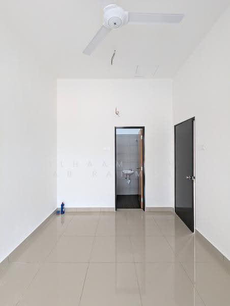 1-storey Terraced House for Sale in Bangi (Selangor) - ILHAAM BIN AB RAHMAN - Master Bedroom - PropertyGuru.com.my