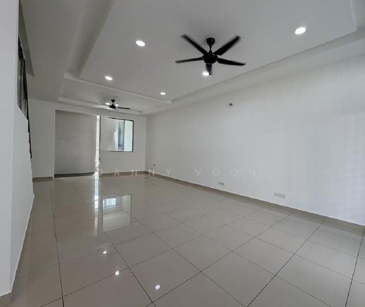 Rumah Teres 3-Tingkat untuk Dijual di Taman Bukit Serdang (Seri Kembangan) - Danny Voon - Living Room - PropertyGuru.com.my