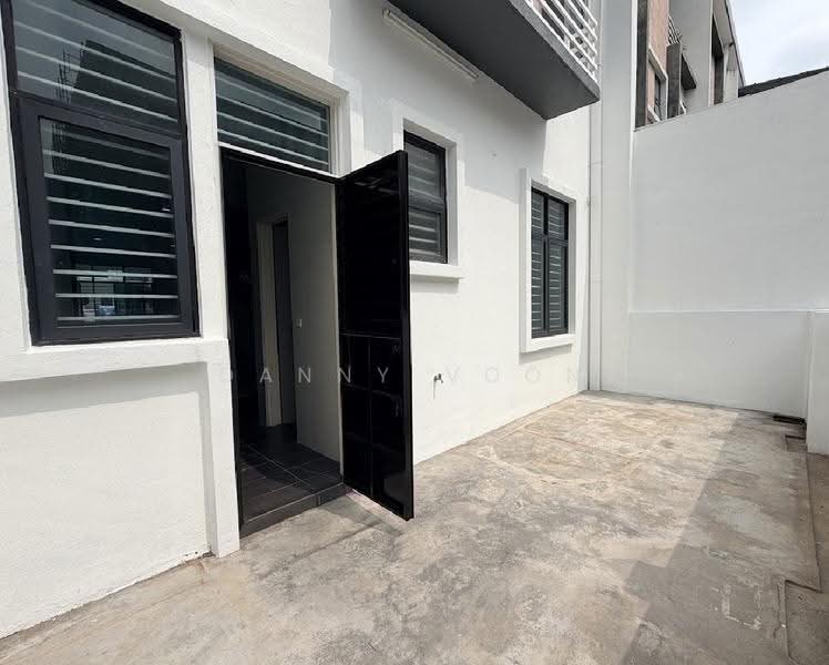 Rumah Teres 3-Tingkat untuk Dijual di Taman Bukit Serdang (Seri Kembangan) - Danny Voon - Exterior - PropertyGuru.com.my