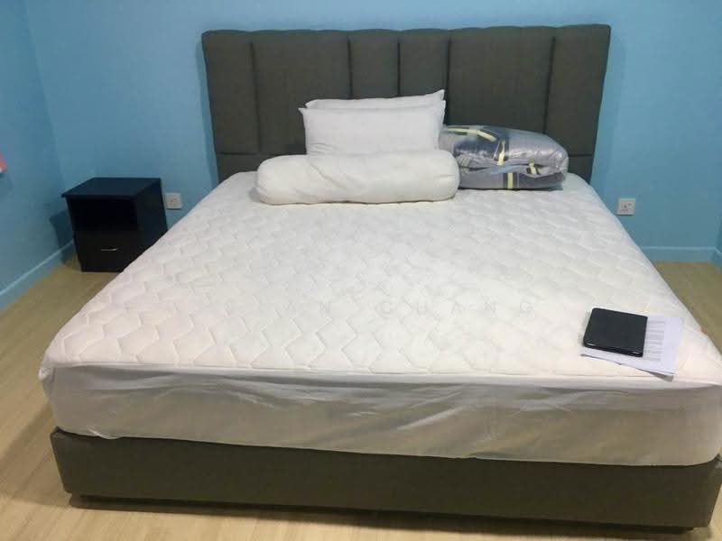 Kediaman Servis untuk Dijual di Woodsbury Suites - Vivian Chang - Bedroom - PropertyGuru.com.my