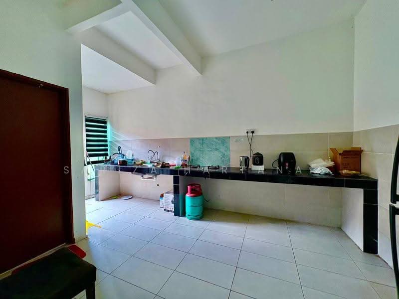 2-storey Terraced House for Sale in Shah Alam (Selangor) - Sariza Hartanah - Kitchen - PropertyGuru.com.my