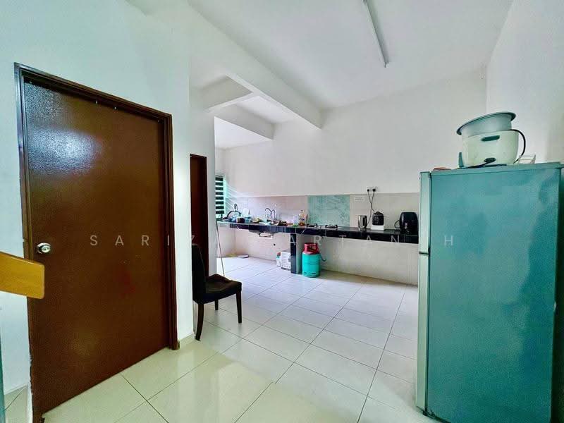 2-storey Terraced House for Sale in Shah Alam (Selangor) - Sariza Hartanah - Kitchen - PropertyGuru.com.my