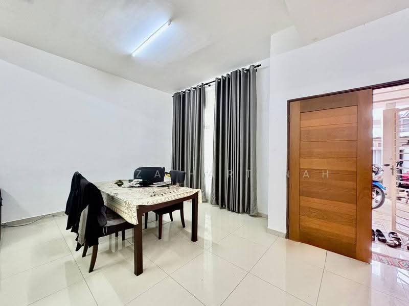 2-storey Terraced House for Sale in Shah Alam (Selangor) - Sariza Hartanah - Dining Room - PropertyGuru.com.my