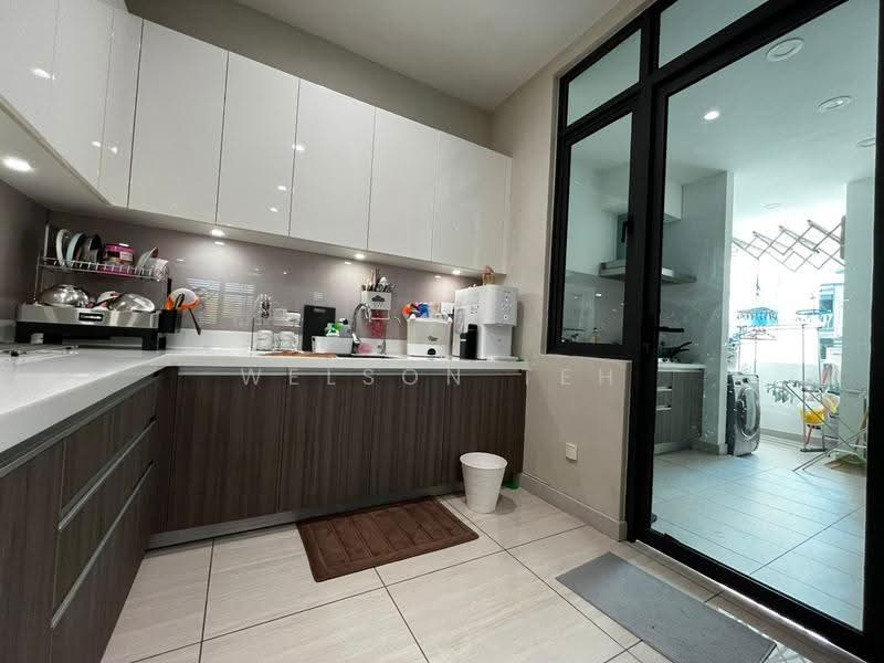 Kondominium untuk Dijual di The LIGHT COLLECTION II - Welson Teh - Kitchen - PropertyGuru.com.my