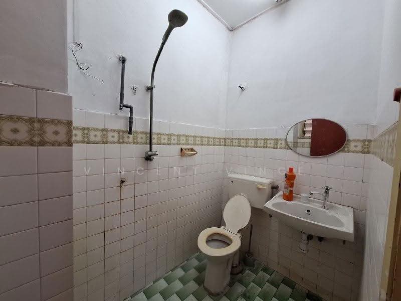 Rumah Teres 2-Tingkat untuk Dijual di Taman Overseas Union (Taman Oug) (Jalan Klang Lama (Old Klang Road)) - Vincent Vince - Bathroom - PropertyGuru.com.my
