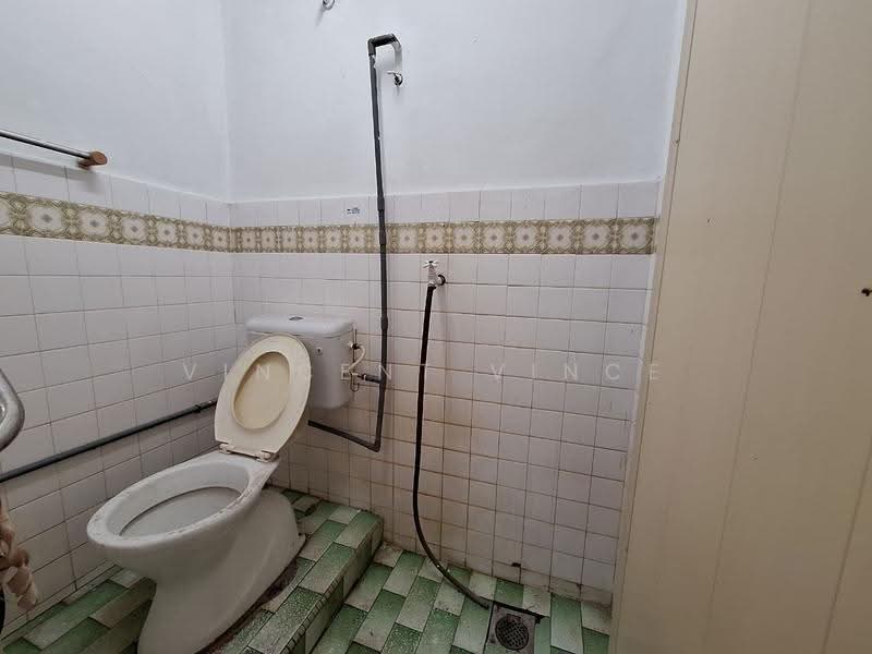 Rumah Teres 2-Tingkat untuk Dijual di Taman Overseas Union (Taman Oug) (Jalan Klang Lama (Old Klang Road)) - Vincent Vince - Bathroom - PropertyGuru.com.my
