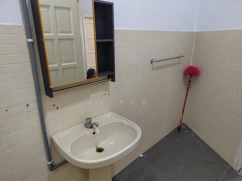 Bungalow House untuk Disewa di Bukit Antarabangsa (Ulu Kelang) - KK Yap - Bathroom - PropertyGuru.com.my