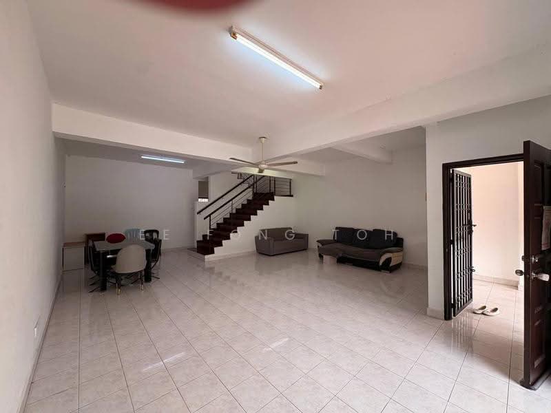 Rumah Teres 2-Tingkat untuk Dijual di Taman Mount Austin (Tebrau) - Ee Fong Toh - Living Room - PropertyGuru.com.my