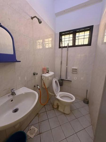 Rumah Teres 2-Tingkat untuk Dijual di Taman Mount Austin (Tebrau) - Ee Fong Toh - Bathroom - PropertyGuru.com.my