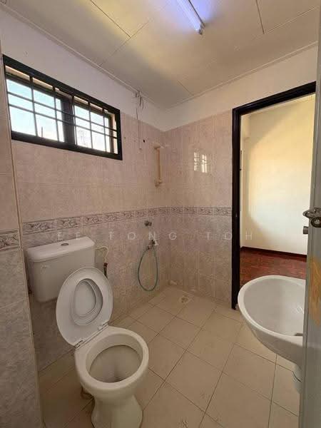 Rumah Teres 2-Tingkat untuk Dijual di Taman Mount Austin (Tebrau) - Ee Fong Toh - Bathroom - PropertyGuru.com.my