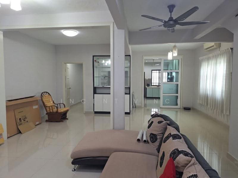 Rumah Teres 2-Tingkat untuk Dijual di Taman Taming Jaya (Balakong) - Vincent Vince - Living Room - PropertyGuru.com.my