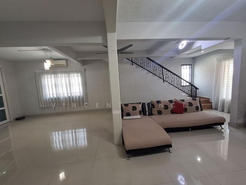 Rumah Teres 2-Tingkat untuk Dijual di Taman Taming Jaya (Balakong) - Vincent Vince - Living Room - PropertyGuru.com.my