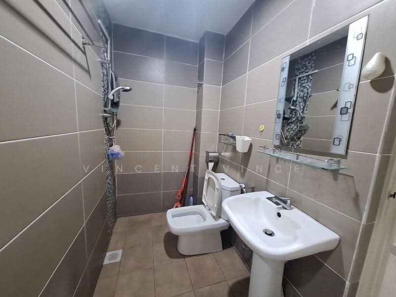 Rumah Teres 2-Tingkat untuk Dijual di Taman Taming Jaya (Balakong) - Vincent Vince - Bathroom - PropertyGuru.com.my