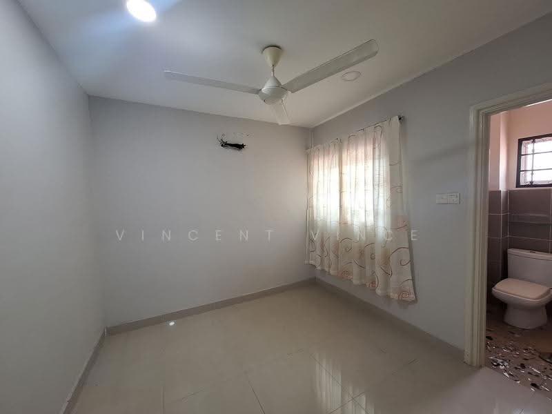 Rumah Teres 2-Tingkat untuk Dijual di Taman Taming Jaya (Balakong) - Vincent Vince - Bathroom - PropertyGuru.com.my