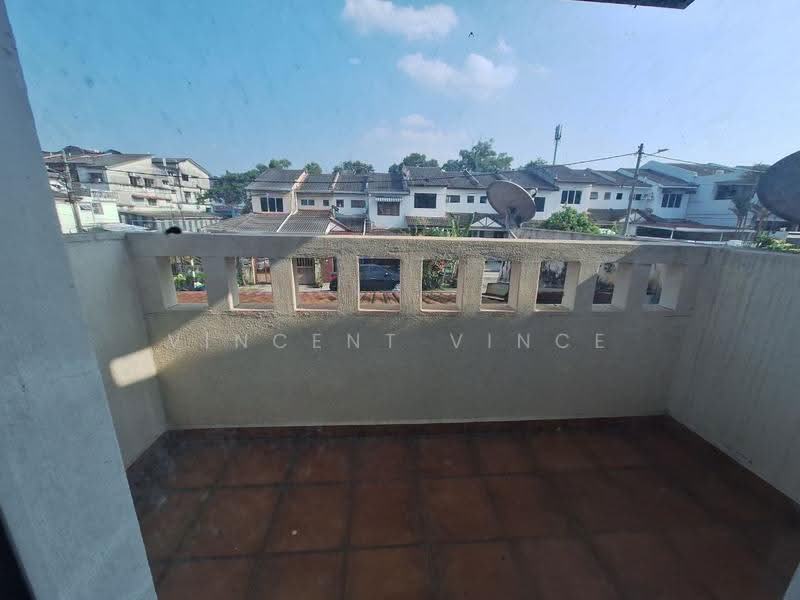 Rumah Teres 2-Tingkat untuk Dijual di Taman Taming Jaya (Balakong) - Vincent Vince - Balcony - PropertyGuru.com.my