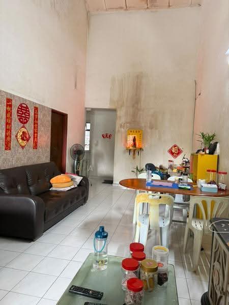 1-storey Terraced House for Sale in Taman Daya (Johor Bahru) - Jayden Ng - Living Room - PropertyGuru.com.my