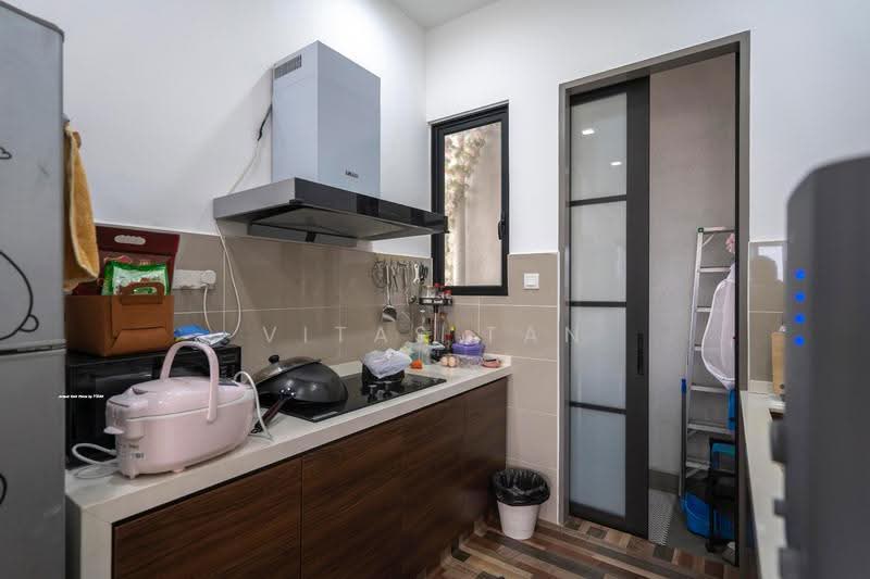 Kediaman Servis untuk Dijual di Zentro Residences Serviced Apartment - Vitas Tan - Kitchen - PropertyGuru.com.my